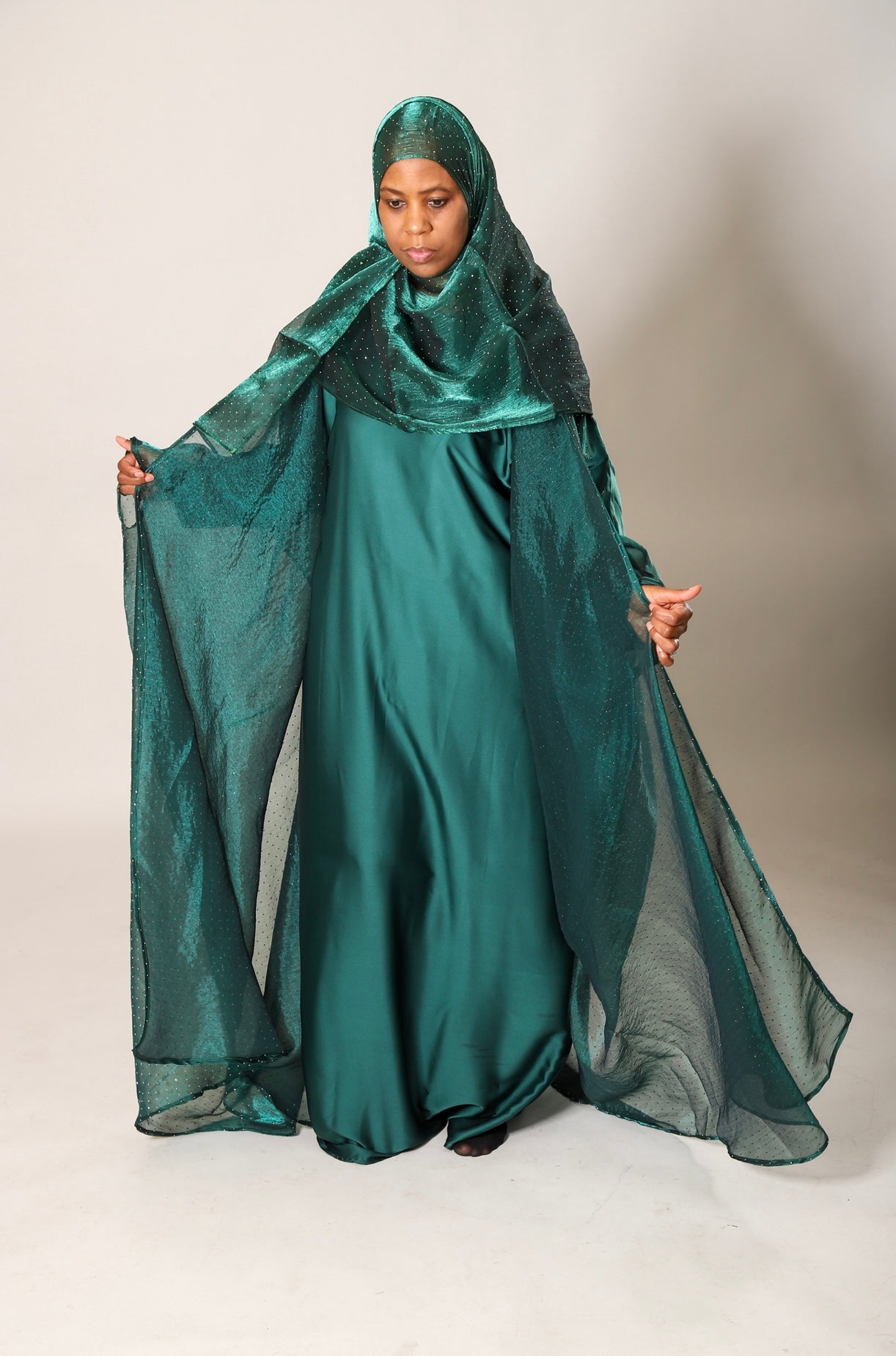Asmaa Emirati Bisht Abayah
