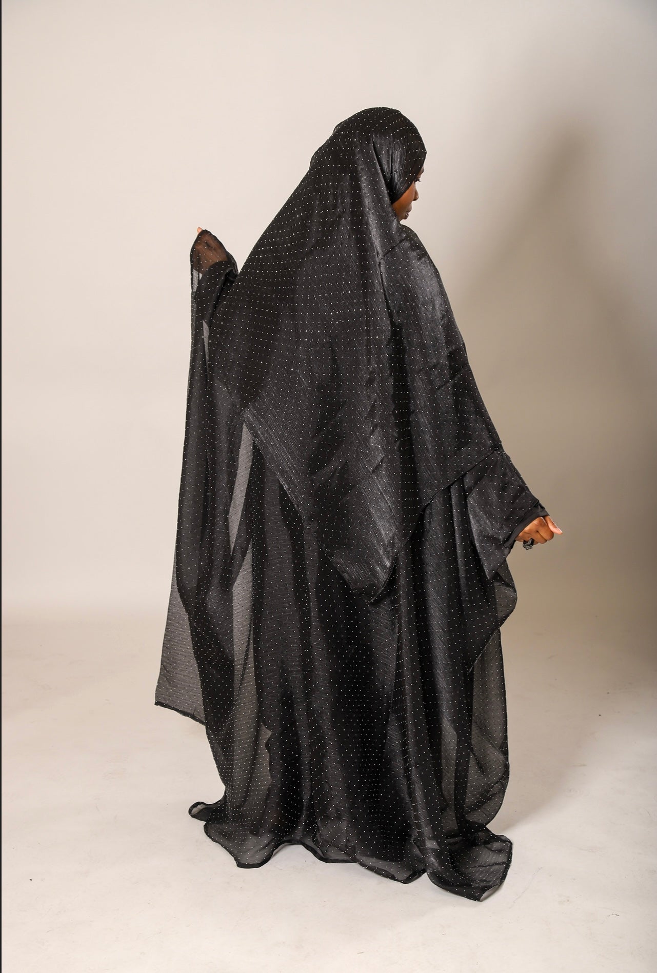Asmaa Emirati Bisht Abayah