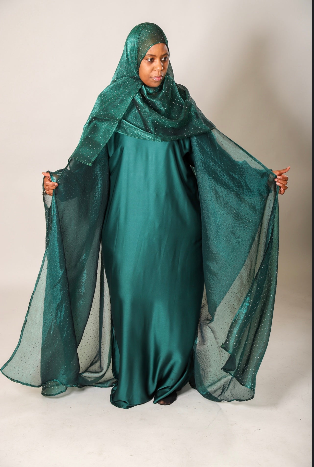 Asmaa Emirati Bisht Abayah