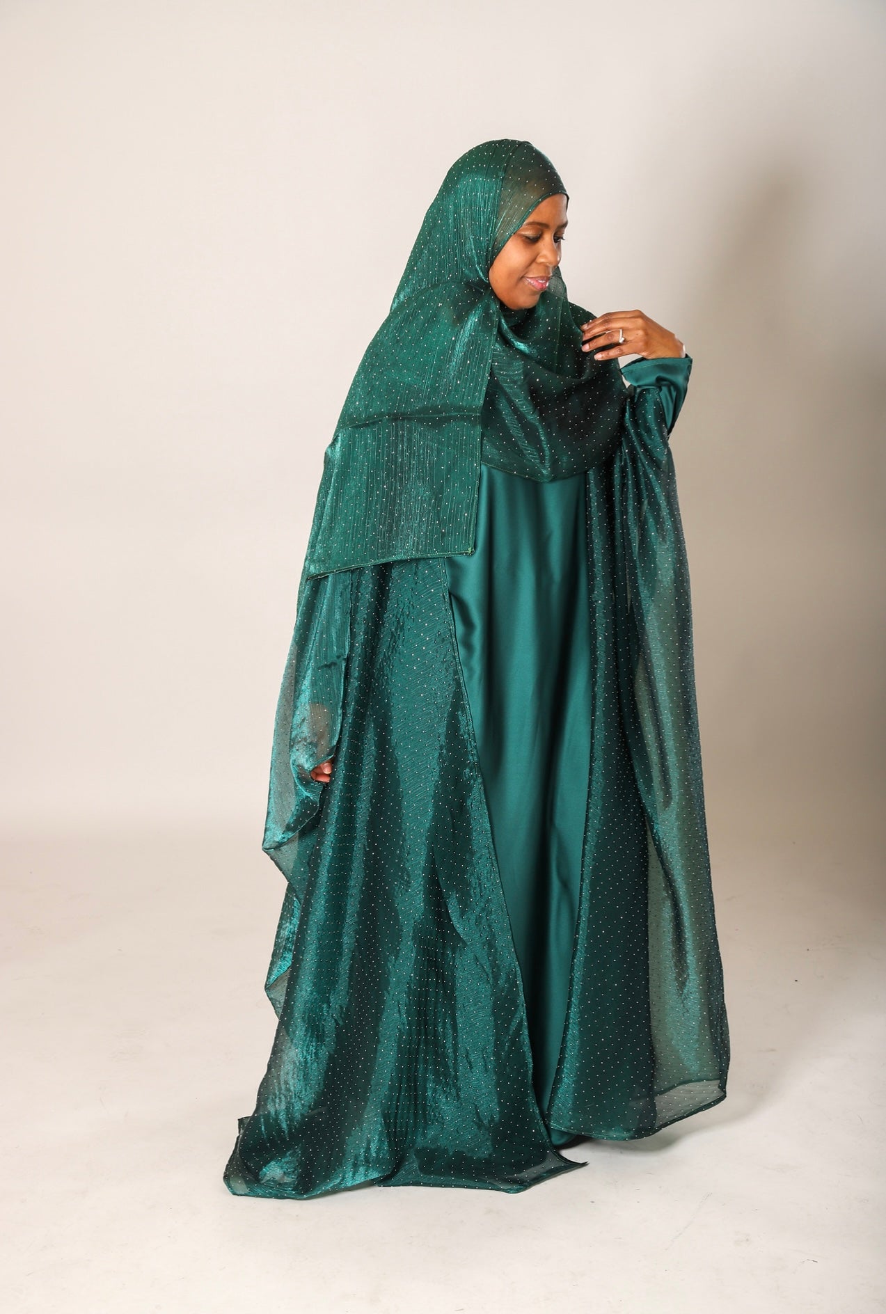 Asmaa Emirati Bisht Abayah