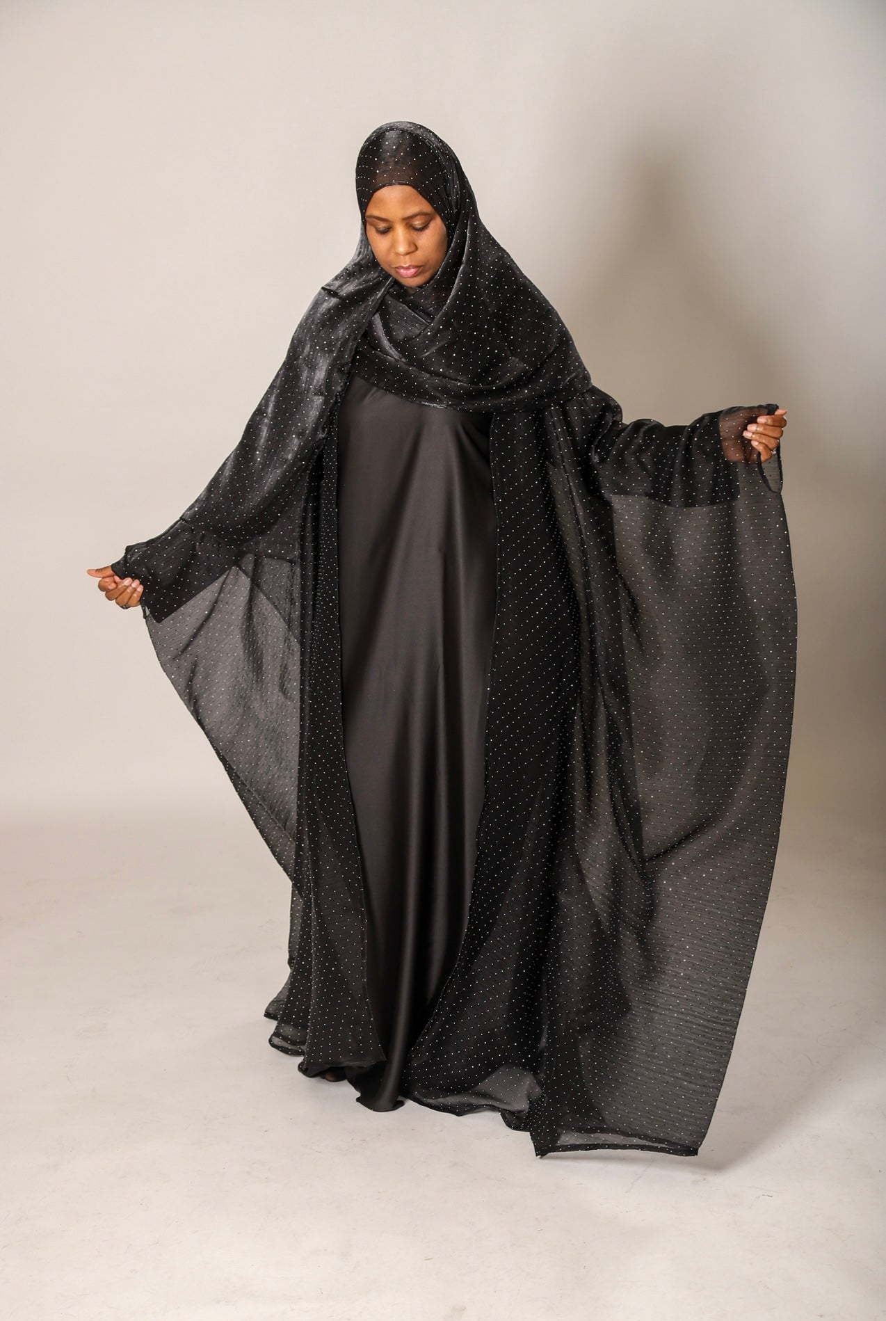 Asmaa Emirati Bisht Abayah