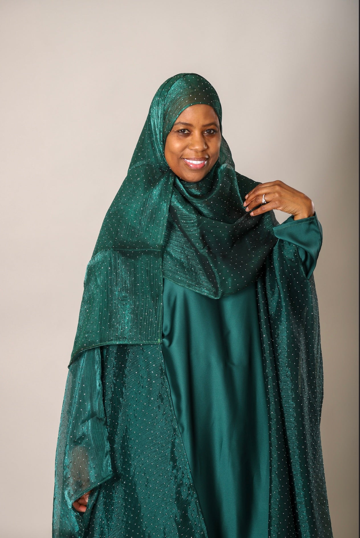 Asmaa Emirati Bisht Abayah